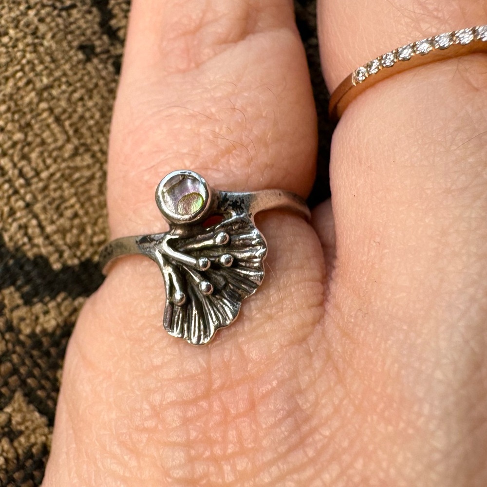 Sterling silver and abalone shell ring. - Picture 7 of 11